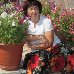 Гульнара Тажитдинова среди цветов